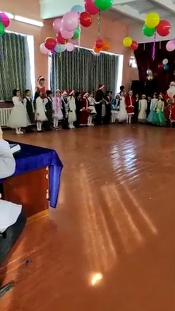 Новый год 3-б класс .Отунчиев Т. смотреть онлайн