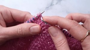 Реглан-погон на 2 петли. Как сделать прибавки_ Вертикальная линия проймы