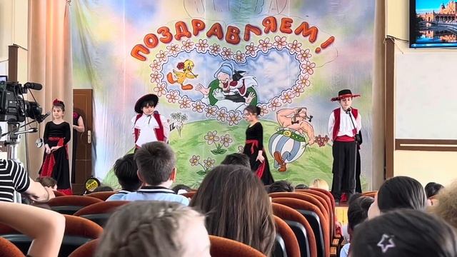 БАКУ.ВЫСТУПЛЕНИЕ В ШКОЛЕ#azerbaycan#baku#vlog смотреть онлайн