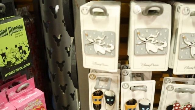 Disney Character Warehouse Int'l Drive 3-2-21 смотреть онлайн