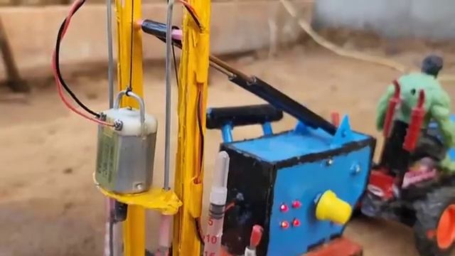 diy tractor mini borewell drilling machine | science project | submersible water pump смотреть онлайн