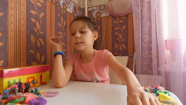 БРАСЛЕТЫ ИЗ РЕЗИНОЧЕК.ИГРУШКИ ИЗ РЕЗИНОЧЕК.НОВИНКА 2015 смотреть онлайн