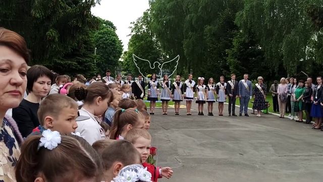 Беларусь. Последний звонок в Остромичской средней школе 29 мая 2021года. Награждение отличившихся. смотреть онлайн