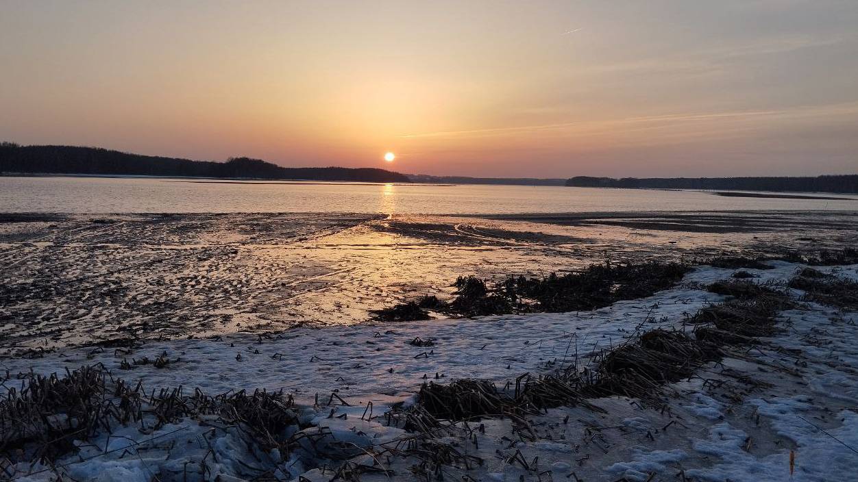 Рыбалка на спиннинг весной.Рыбалка с лодки.Последний лед.Красота весенней реки. смотреть онлайн