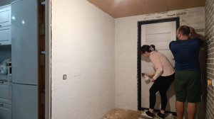 ЛЕГЛИ ПОЗДНО,ЭТО ТОГО СТОИЛО!ПОСТЕЛИЛИ ЛИНОЛЕУМ,СНЯЛИ ПЛЁНКУ/ЖИЗНЬ В ДЕРЕВНЕ