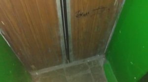 Катаюсь на старом лифте