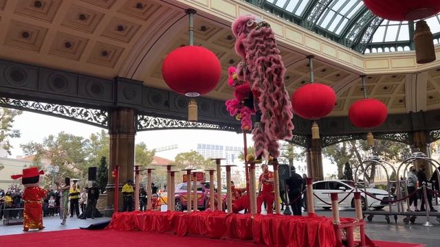 Bellagio Las Vegas Hotel & Casino ~ 2022 Yau Kung Moon USA Dragon and Lion Dance || Lunar New Year смотреть онлайн