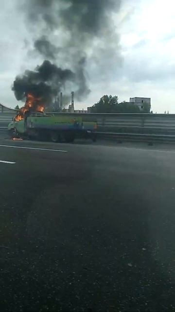 Газель с баллонами горит на ЗСД смотреть онлайн