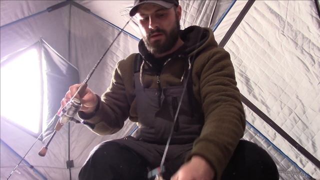 Jumbo Perch Muskegon Lake (Multiple PB Yellow Bellies) Michigan ICE Fishing смотреть онлайн