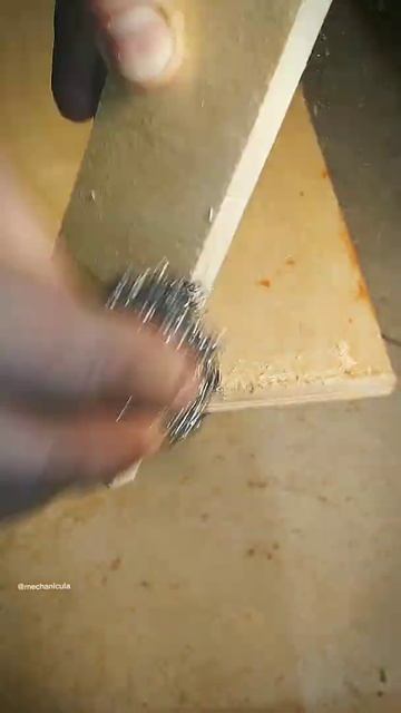 Дедовский трюк убрать заусенец #shorts ,#стройхак ,#tooltips ,#trick смотреть онлайн