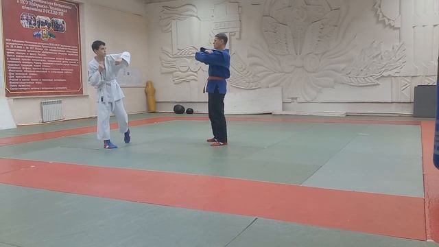 Боковые удары руками смотреть онлайн