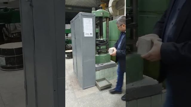 МІЦНИЙ ГОРІШОК. ВИПРОБУВАННЯ БЕТОНУ смотреть онлайн