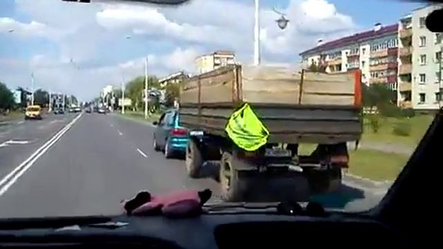 Легковой автомобиль тянет грузовой прицеп смотреть онлайн