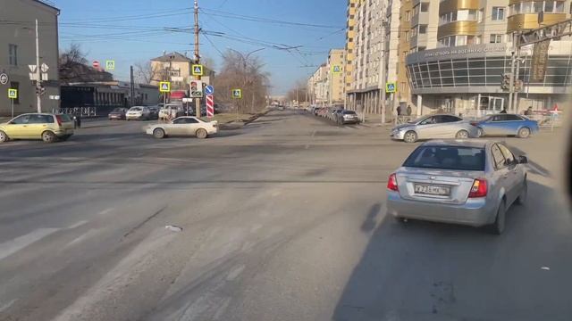 Камаз 4308.Рейс по месту на пивко👍#колянтолянычtv #2024 #камаз #город #дальнобой #колян смотреть онлайн