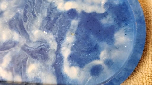 Testing out a new technique with Blue and White concrete pigment. смотреть онлайн