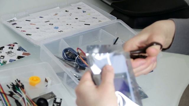 SUPER UNO R3 Starter Kit Unboxing смотреть онлайн
