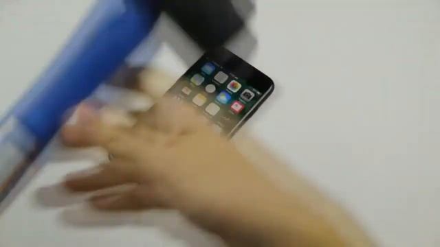 iPhone 7 РАЗБИВАЕМ МОЛОТКОМ, Невероятно!!!!!!!! смотреть онлайн
