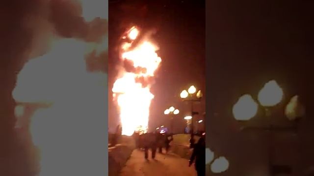 Новогодня Елка 2018 горит огнем смотреть онлайн