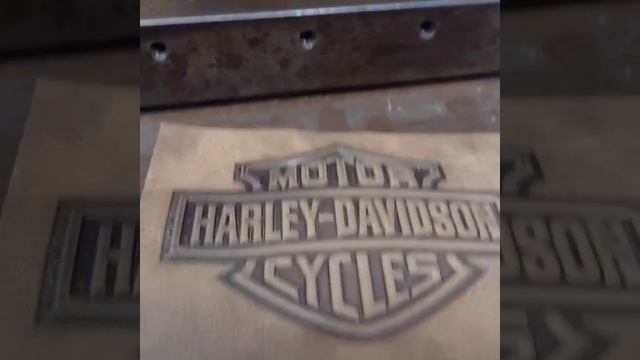 Тиснение на коже Harley Davidson смотреть онлайн