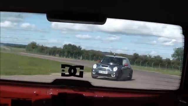 Pouilly 106S16 Vs Mini GP.wmv смотреть онлайн