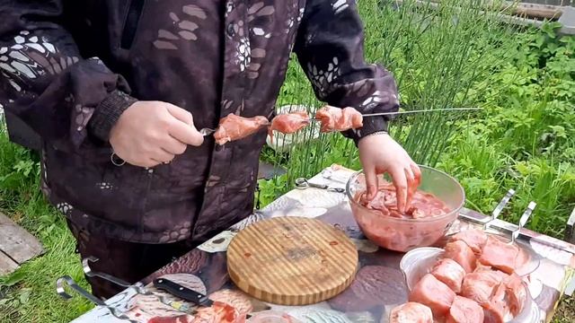 Чё пожрать? ШАШЛЫК на мангале // Выпуск #2 смотреть онлайн