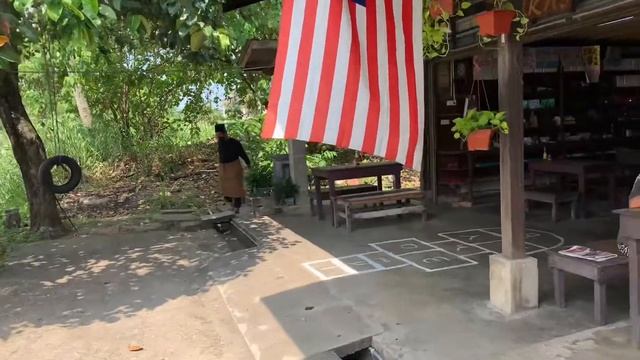 KUKUS | JALAN TEPI SUNGAI KLANG | SENIMAN TAN SRI P RAMLEE & TENG-TENG смотреть онлайн