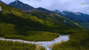 очень красиво, полёт над горами.