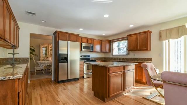 18 Ann Lane, Holtsville NY 11742 - Lina Lopes - Douglas Elliman - Central Suffolk смотреть онлайн