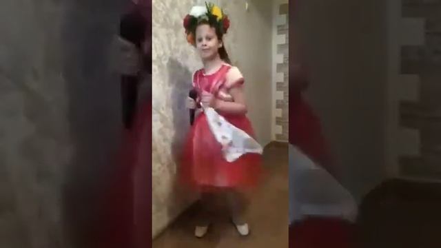 "Пряники русские" исполняет Анна Поволоцкая, солистка вокальной группы "Виктория". смотреть онлайн