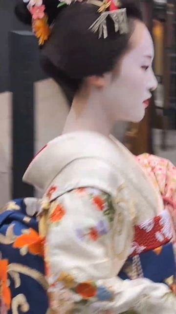 舞妓さんと芸鼓さん花見小路👘Kyoto　Gion　Japan　Maiko&Geiko смотреть онлайн
