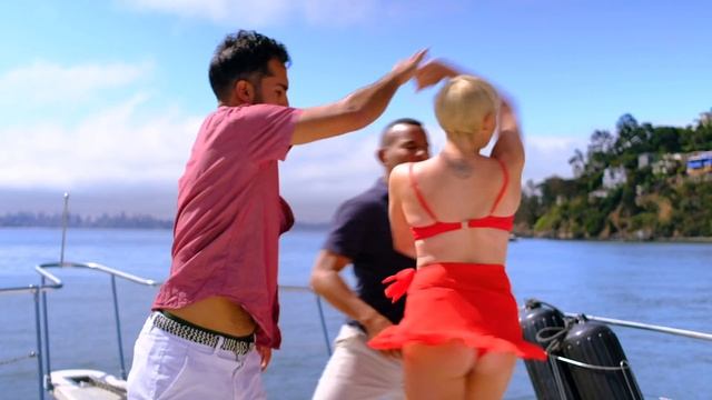 Salsa Dancing on a Boat - Trio Sequel смотреть онлайн