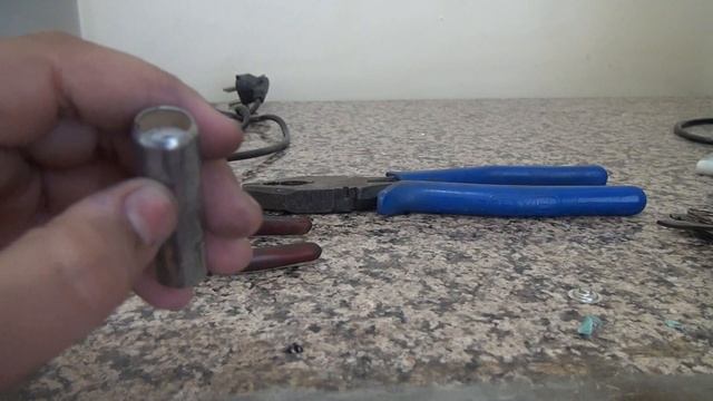 Opening A Zinc Carbon Battery смотреть онлайн