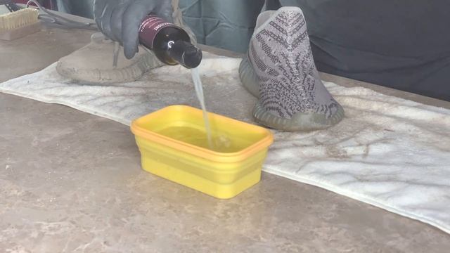 YEEZY 350 v2 Beluga 2.0 Cleaning - Bringing Them Back To Life смотреть онлайн