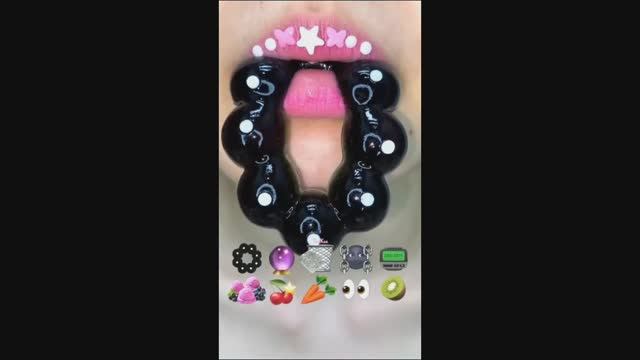 ЖУЁТ ЖЕЛАТИНКИ 🍓🍒🥝 смотреть онлайн