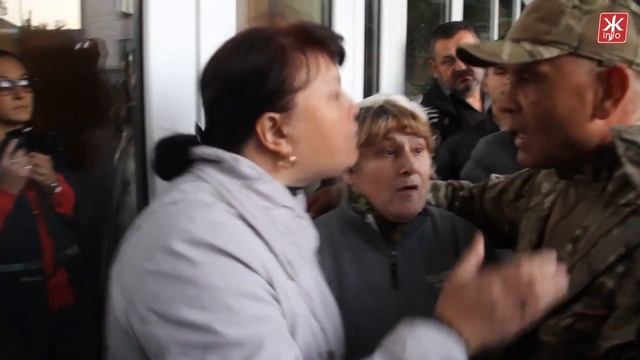 Прихильники Бобра заблокували житомирський телецентр - Житомир.info смотреть онлайн