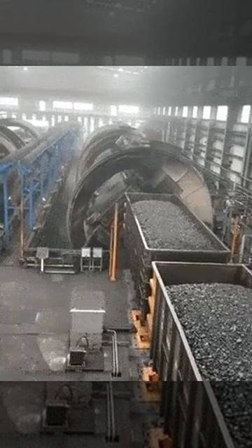 Разгрузка вагонов с углем на металлургическом комбинате. смотреть онлайн