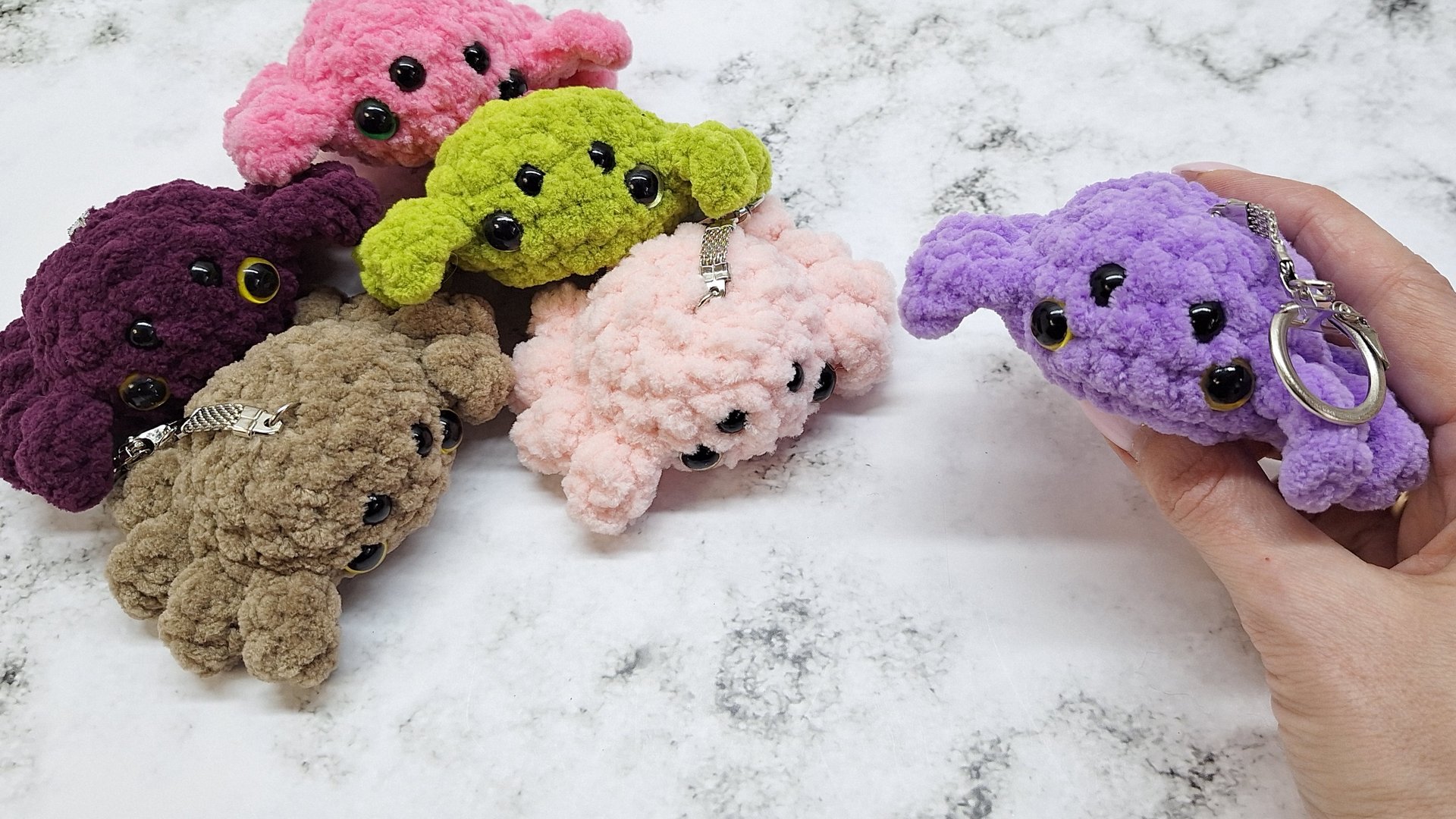 МК паучок крючком// Как связать паука крючком// Брелок крючком// Паук крючком/Паук из плюшевой пряжи смотреть онлайн