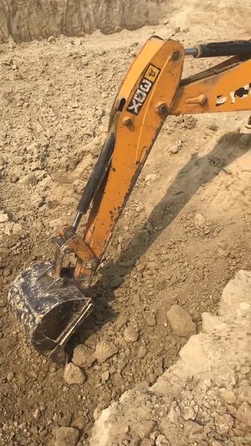 J. C. B смотреть онлайн