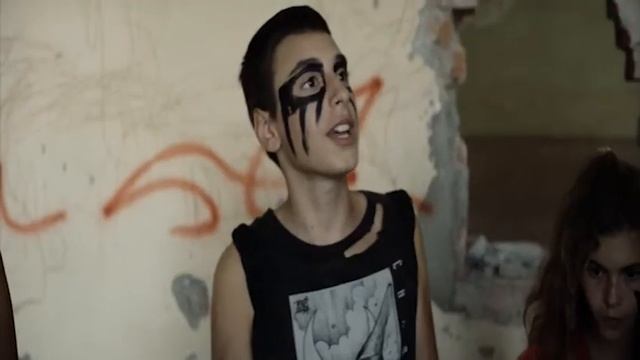 Ora News - “Elvis Walk Home”, filmi i Fatmir Koçit me temë humbjen e identitetit смотреть онлайн