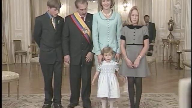 Foto oficial presidencial -7 de agosto de 1998- смотреть онлайн