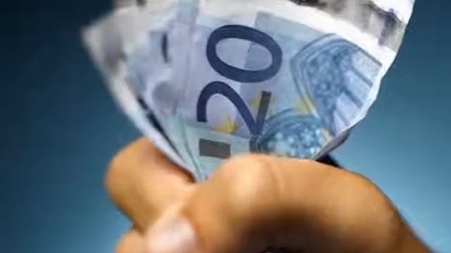 Все жители Италии будут получать по 500 евро в месяц в качетве базовой выплаты смотреть онлайн