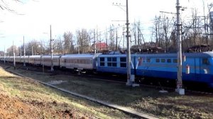 Невский Экспресс едет с опущенными токоприёмниками