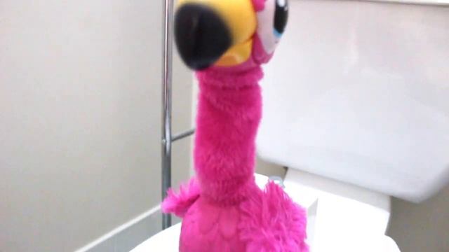 GO FLAMINGO | Gotta go pretend play смотреть онлайн