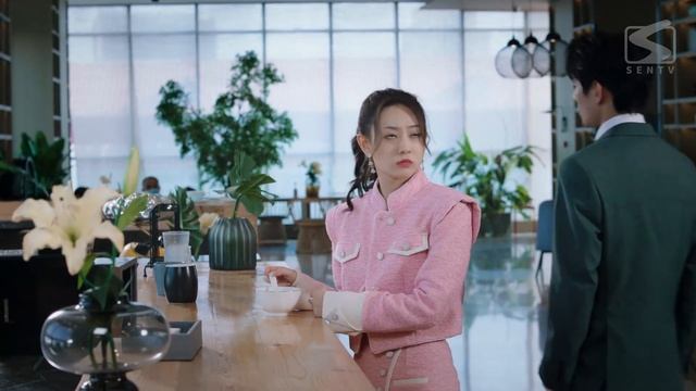 灰姑娘喝醉之後模樣太撩人了，本來沒有任何想法的總裁這下露出本性了 смотреть онлайн