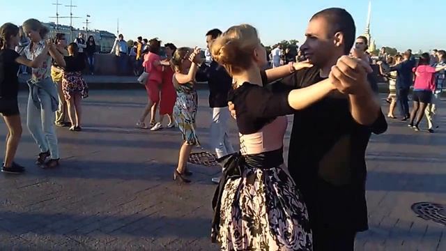 Ну ее.эту бачату! Таулан танцует вальс