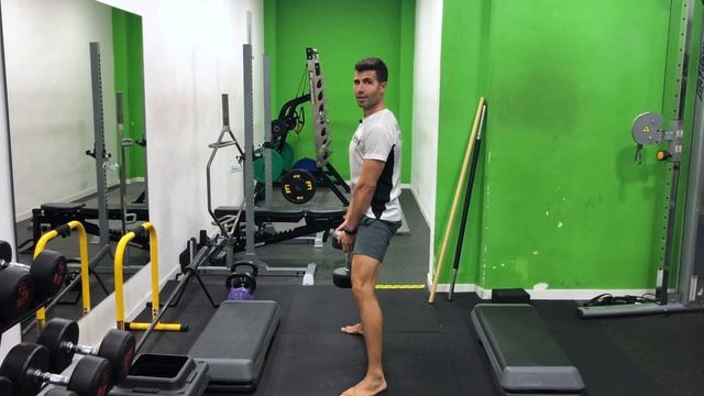 ¿Cómo hacer una SENTADILLA SUMO con MANCUERNA? 💪 y sobre STEPS ✅ (la Mejor TÉCNICA para GLÚTEOS) смотреть онлайн
