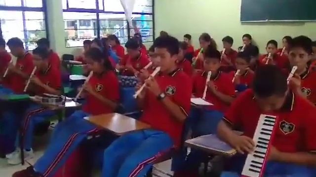 Escolares tocando la canción de sentimientos de Morris Albert con flauta (fellings) смотреть онлайн
