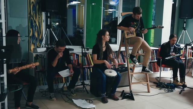 ...имени 850-летия... (feat. Юрий Монахов) - Меня кусали только умные змеи… смотреть онлайн