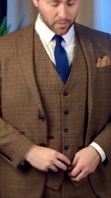 3 Mistakes Men Make When Wearing a 3 Piece Suit #shorts смотреть онлайн