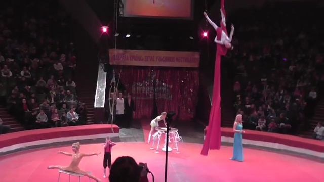 Пластика на столе самая гибкая девочка в мире-the most flexible girl in the world смотреть онлайн